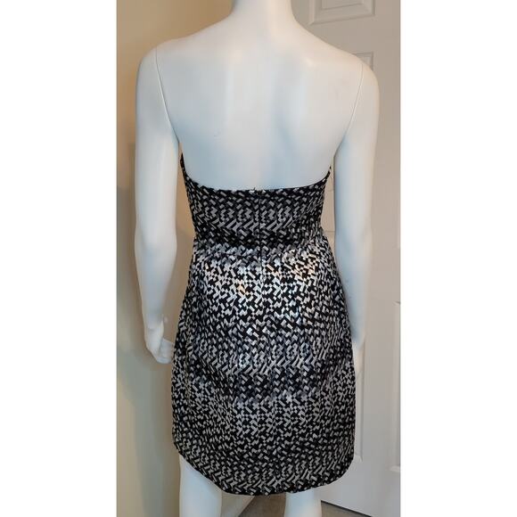 Eva Franco Silver & Black Geometric Strapless Mini Cocktail Dress Bow Size 4 USA - Picture 4 of 13